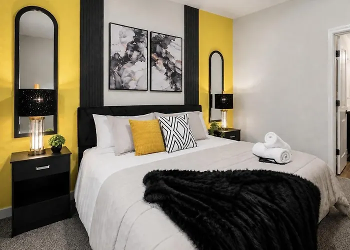 Apartament The Citrine Garden At Scottsdale: Designer 2br | Prime Location+ Gym+ Pool+ Parking